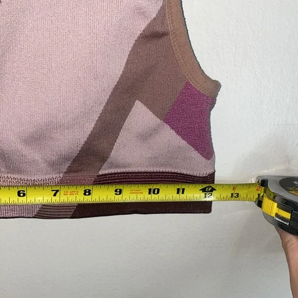 🌵Nike Woman’s seamless sports bra with abstract pattern! - Picture 6 of 6